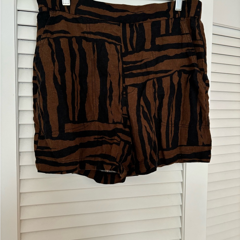Banana Republic Linen Blend ‘Brown Paint’ Shorts
